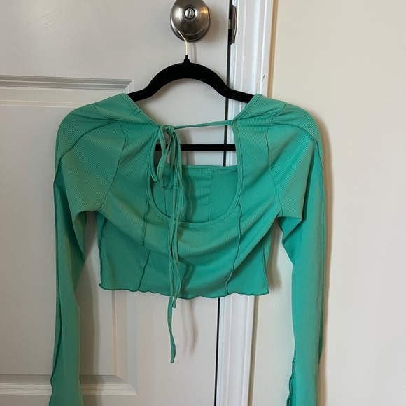 Green Tie Back Lettuce Top - Picture 4 of 6